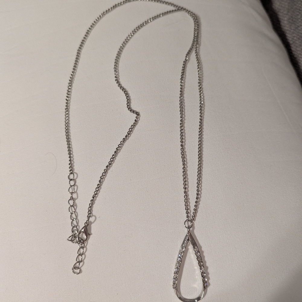 Stunning Silver Teardrop Necklace